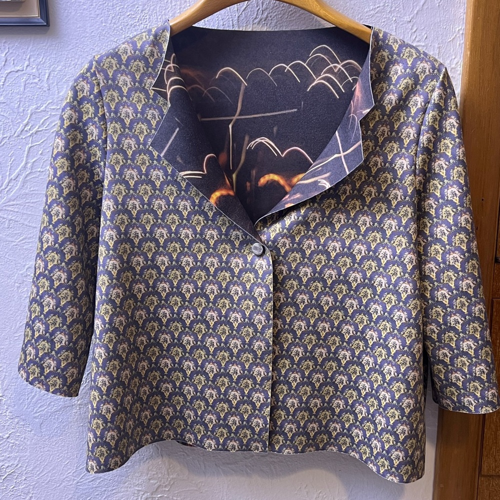 Stylish Patterned Jacket - image 1